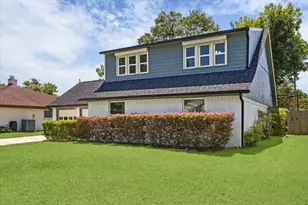 813 W Galveston St, League City, TX 77573 - Photo 2