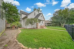 2009 Arlington St, Houston, TX 77008 - Photo 2