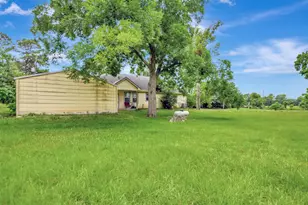 306 Heath Ave, Madisonville, TX 77864 - Photo 32
