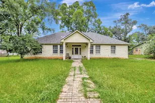 306 Heath Ave, Madisonville, TX 77864 - Photo 1