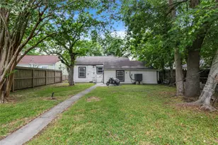 1903 Oleander Dr, La Marque, TX 77568 - Photo 20