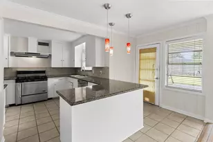 3023 Fairhope St, Houston, TX 77025 - Photo 12
