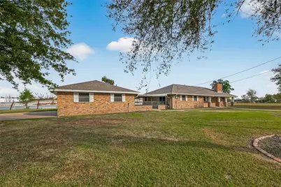 10645 Oak Brook Dr, Houston, TX 77013 - Photo 2