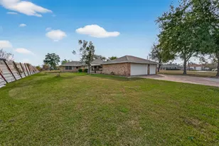 10645 Oak Brook Dr, Houston, TX 77013 - Photo 36