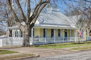 542 S Main St, La Grange, TX 78945 - Photo 2