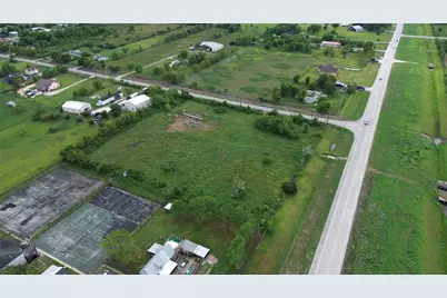 1326 County Road 220, Angleton, TX 77515 - Photo 4