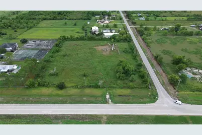 1326 County Road 220, Angleton, TX 77515 - Photo 2