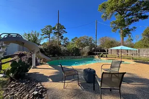 114 Elmwood St, Huntsville, TX 77320 - Photo 2