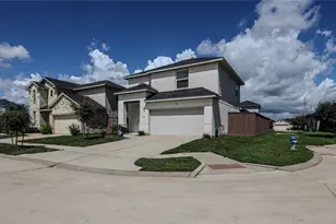 402 Flycatcher Ct, Clute, TX 77531 - Photo 4