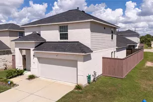 402 Flycatcher Ct, Clute, TX 77531 - Photo 2