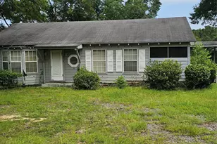 676 Burch St, Jasper, TX 75951 - Photo 4