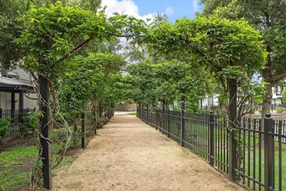 2703 Arabelle Grove, Houston, TX 77007 - Photo 32