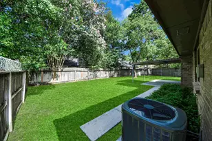 35 N Morningwood Ct, The Woodlands, TX 77380 - Photo 6