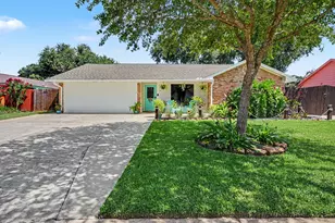 5003 Meadow Lark Ln, Dickinson, TX 77539 - Photo 1