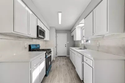 4610 36th Street E, Dickinson, TX 77539 - Photo 18