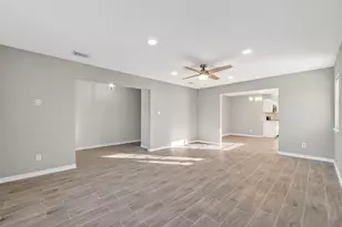 4610 36th St E, Dickinson, TX 77539 - Photo 8