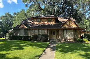 118 Arrow Wood St, Lake Jackson, TX 77566 - Photo 1