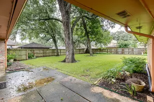 118 Arrow Wood St, Lake Jackson, TX 77566 - Photo 6