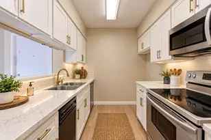 3025 Walnut Bend Ln, Houston, TX 77042 - Photo 2