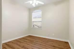 901 McKinney Park Ln, Houston, TX 77003 - Photo 10