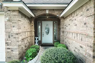 1102 N Shepherd Dr, Baytown, TX 77520 - Photo 2