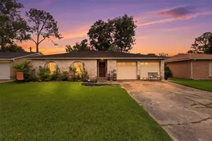 16910 David Glen Dr, Friendswood, TX 77546 - Photo 1