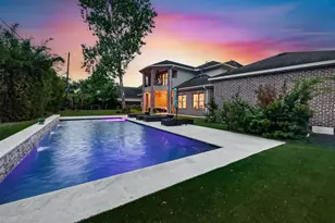 738 E Creekside Dr, Houston, TX 77024 - Photo 2