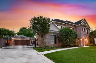 738 E Creekside Dr, Houston, TX 77024 - Photo 4