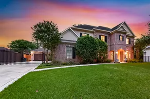 738 E Creekside Dr, Houston, TX 77024 - Photo 1