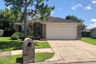 5206 Sage Cir, Baytown, TX 77521 - Photo 1