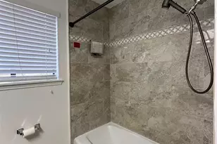 1410 Blalock Rd, Houston, TX 77055 - Photo 14