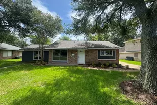 1607 W Houston Dr, La Marque, TX 77568 - Photo 2