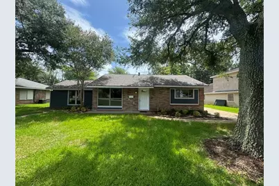 1607 W Houston Dr, La Marque, TX 77568 - Photo 2