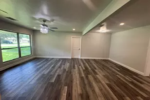 1607 W Houston Dr, La Marque, TX 77568 - Photo 6