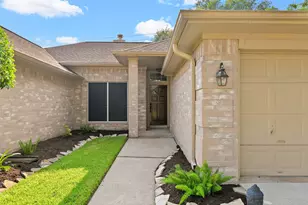 16010 Cedar Gully Dr, Friendswood, TX 77546 - Photo 2