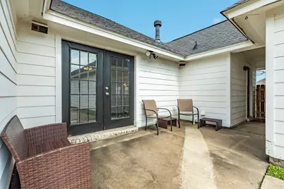 155 Silverbell Circle, Lake Jackson, TX 77566 - Photo 4
