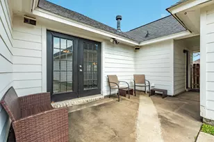 155 Silverbell Cir, Lake Jackson, TX 77566 - Photo 4