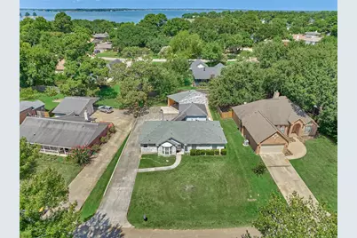 9749 E Shore Drive, Willis, TX 77318 - Photo 2