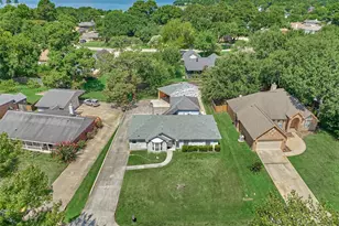 9749 E Shore Dr, Willis, TX 77318 - Photo 2