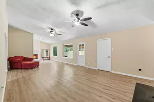 3008 Hunnington Dr, Conroe, TX 77303 - Photo 4