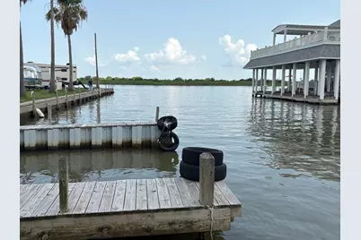1256 Resort Road, Crystal Beach, TX 77650 - Photo 4
