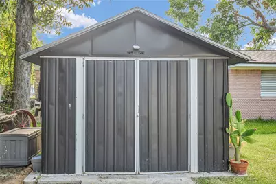 219 S Shanks Street, Clute, TX 77531 - Photo 34