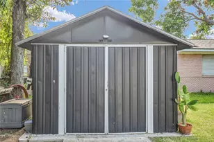 219 S Shanks St, Clute, TX 77531 - Photo 34