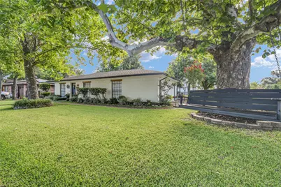 219 S Shanks Street, Clute, TX 77531 - Photo 2