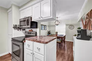 219 S Shanks St, Clute, TX 77531 - Photo 10