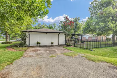 219 S Shanks Street, Clute, TX 77531 - Photo 26