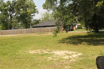 8202 Flintridge Drive, Houston, TX 77028 - Photo 6
