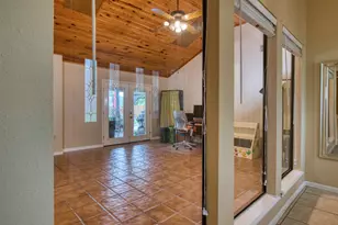 54 Royal Oak Cir, Lake Jackson, TX 77566 - Photo 4