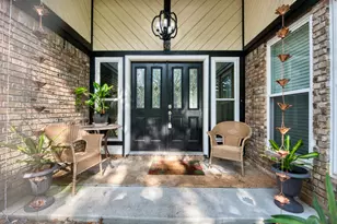 54 Royal Oak Cir, Lake Jackson, TX 77566 - Photo 2