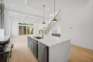 1320 Alexander St, Houston, TX 77008 - Photo 12